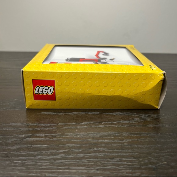 LEGO 6471612 Retro Tape Player Portable Cassette Player VIP Exclusive Walkman - Picture 7 of 9